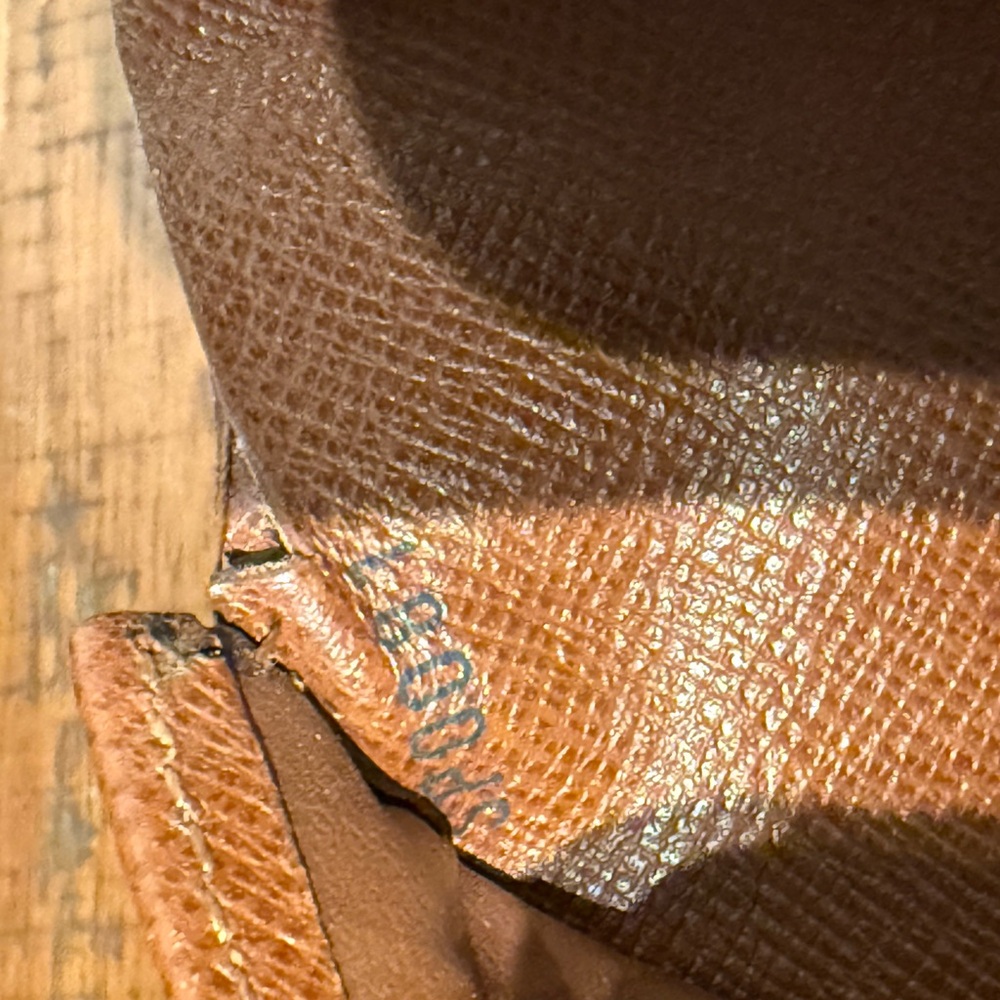EUC Authentic Louis Vuitton Brown and Gold Monogram Wallet - Picture 9 of 17